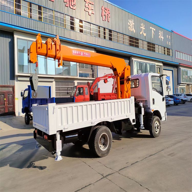 滦平县三轮随车吊定制 农用改装机自备吊中瑞长期出售